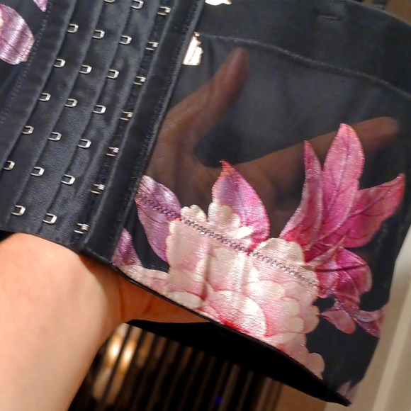 Cute corset cropped top! - Picture 7 of 8